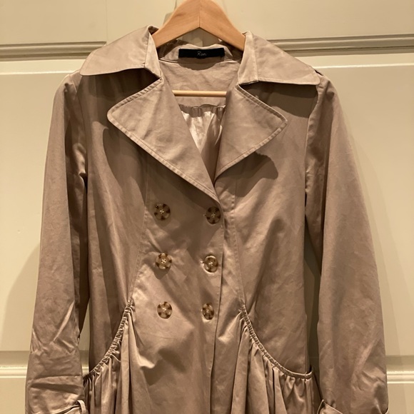 Very cute Roni trench coat purchased in NYC - Picture 5 of 7